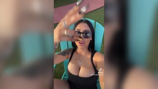 Amazing Tiktoker Exposed her big Tits While Doing Tiktok Video