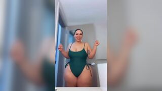 Chubby Milf Hot Tiktok Dance on Swimsuit Video